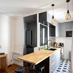 Magnificent Apt In The Heart Of The 18Th In Paris