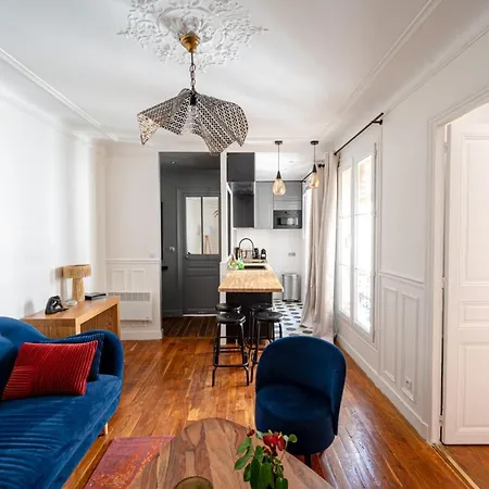 Magnificent Apt In The Heart Of The 18Th In Paris Paris